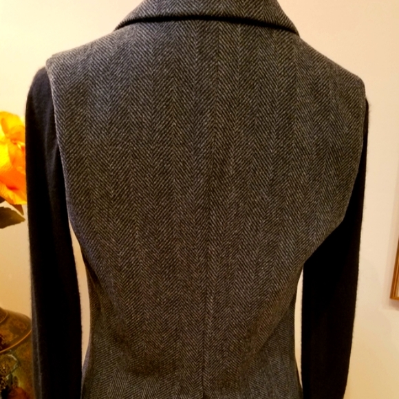 Club Monaco Charcoal Grey Tweed Vest with Pinstripe Lining. - Picture 5 of 13